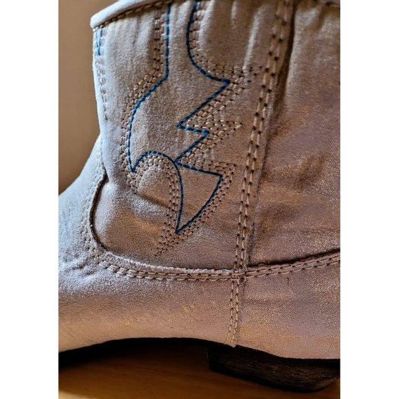 Big Buddha Cowgirl Ankle Booties NWT SZ 6. Beige Metallic Gold Finish western - Picture 8 of 13
